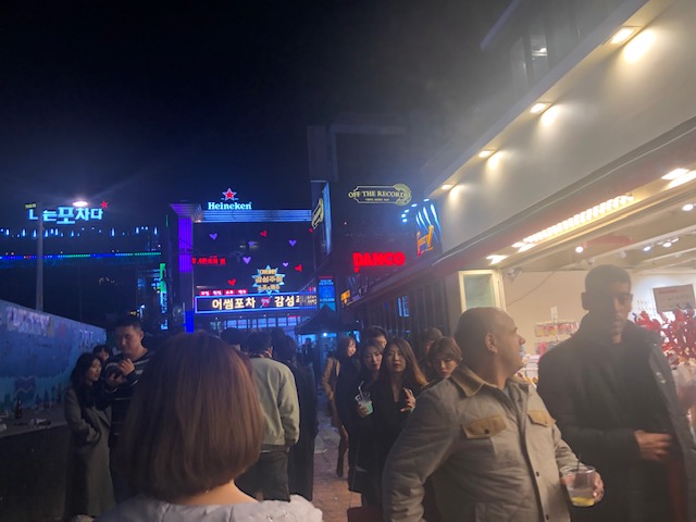 「沁みる」の意味と使い分け｜心に深く響く表現と「染みる」との違いを解説